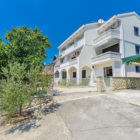 סבטי פטר Apartments Mate מראה חיצוני תמונה