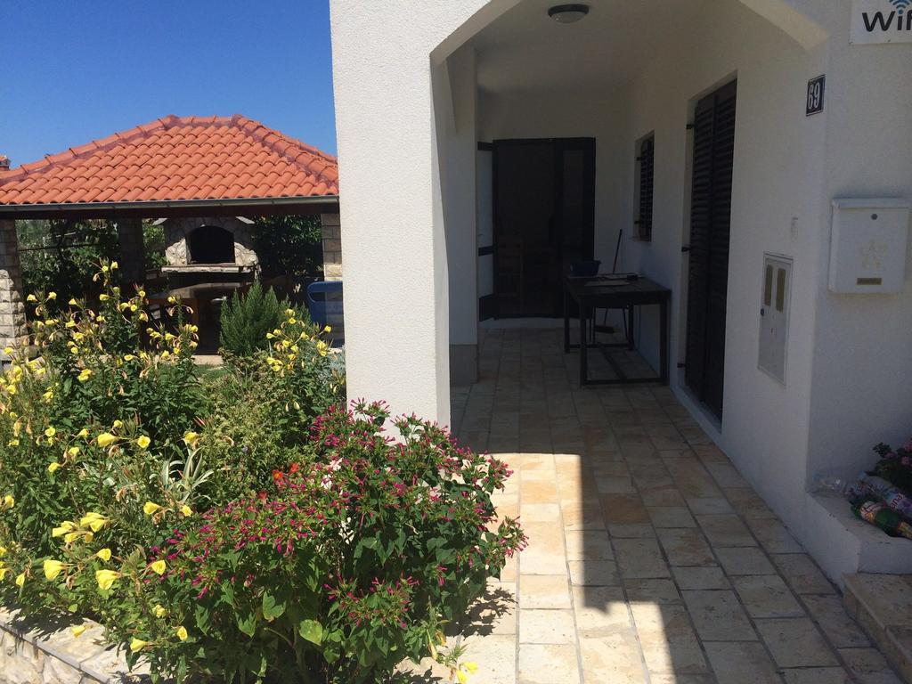 סבטי פטר Apartments Mate מראה חיצוני תמונה