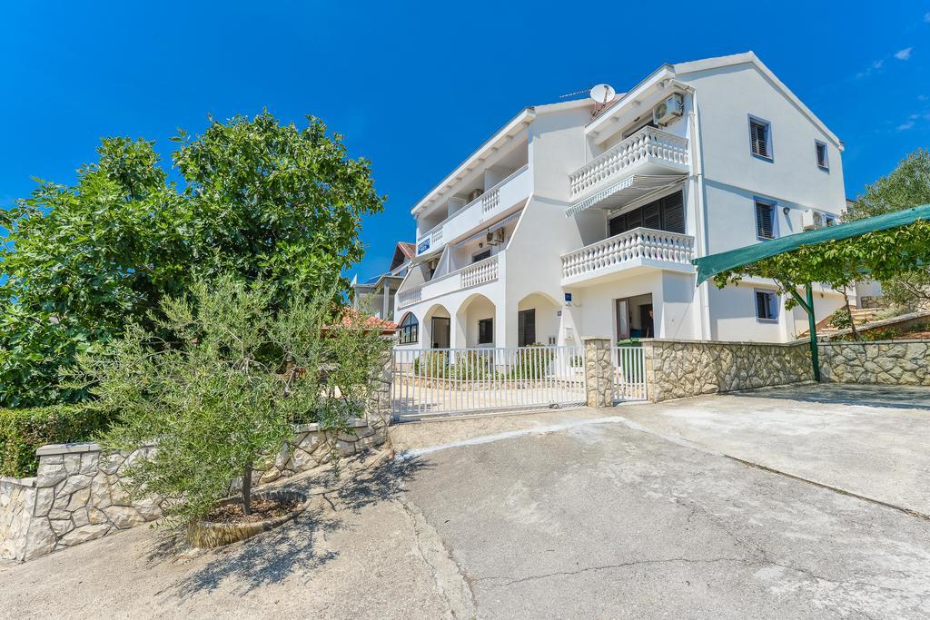 סבטי פטר Apartments Mate מראה חיצוני תמונה
