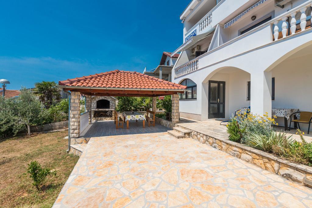 סבטי פטר Apartments Mate מראה חיצוני תמונה